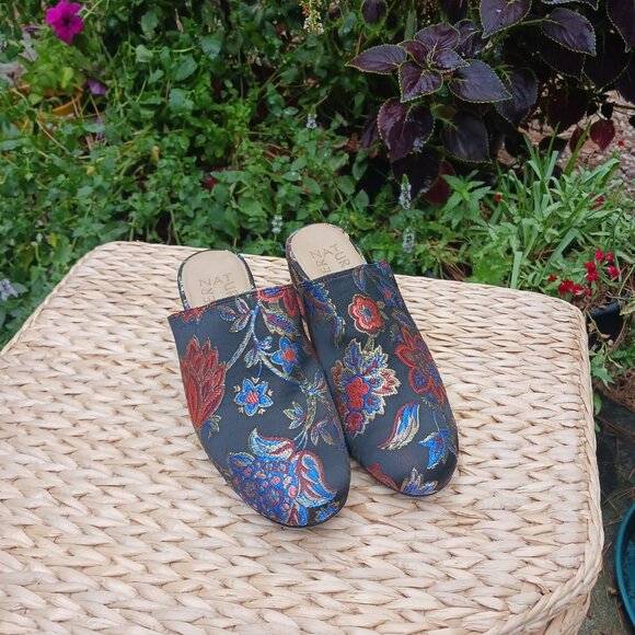 Naturalizer, Size 5M, Daria · Slip-on style - Picture 2 of 6